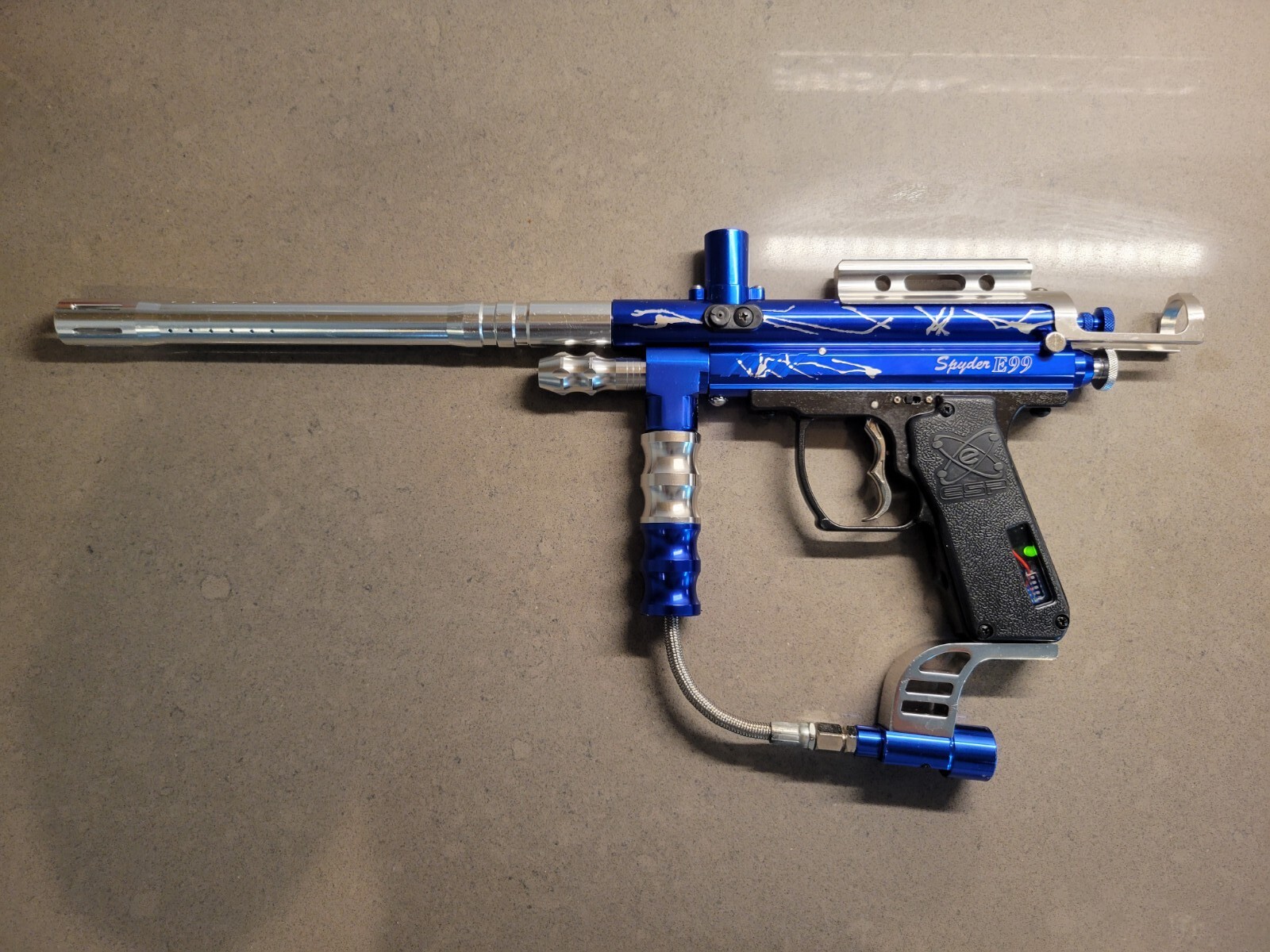 Spyder E99 Blue Electronic Paintball Gun Very good condition! Works