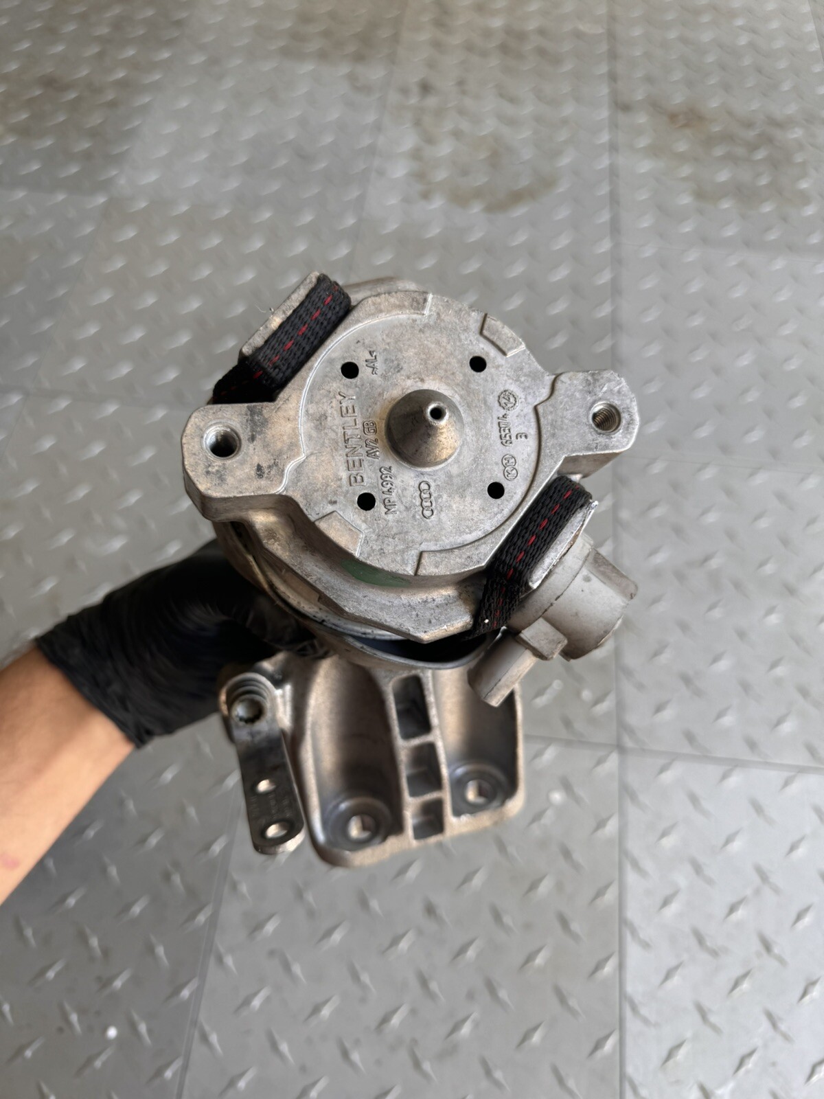 Lamborghini Engine  Mount Kit for Bentley Audi R8 From Lamborghini Huracan Evo