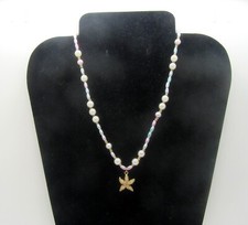 Collar Betsey Johnson Con Conchas Y Estrellas De Mar - Diseño Playa, Perlas Y Acero Blanco