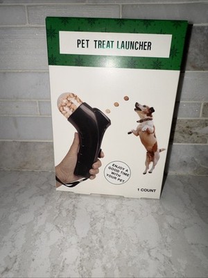 Festive Voice Pet Treat Launcher. Dog or Cat Training/Reward Black New In Box