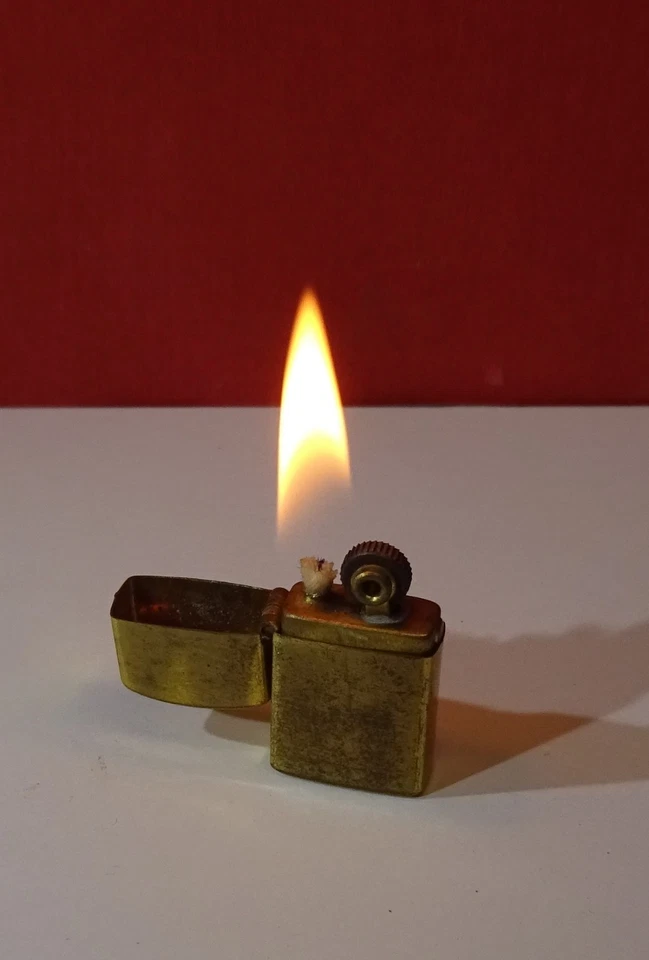 Altes Miniatur Sturmfeuerzeug Benzinfeuerzeug aus Japan Lighter Brennt! - Bild 1 von 1