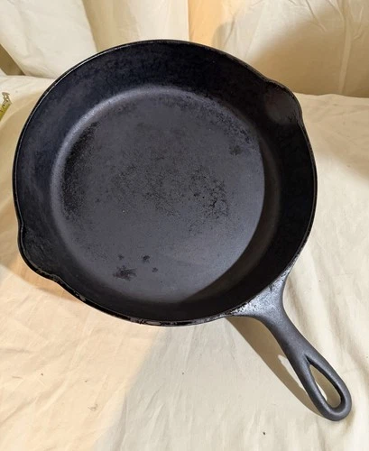 Griswold Cast Iron No. 8 Small Block Logo Skillet 10.5” 704  H Erie, PA