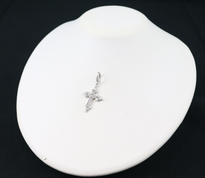 Auth Loree Rodkin Pendant Gothic Cross Diamond Medium 18K Auth Loree Rodkin Pendant Gothic Cross Diamond Medium 18K