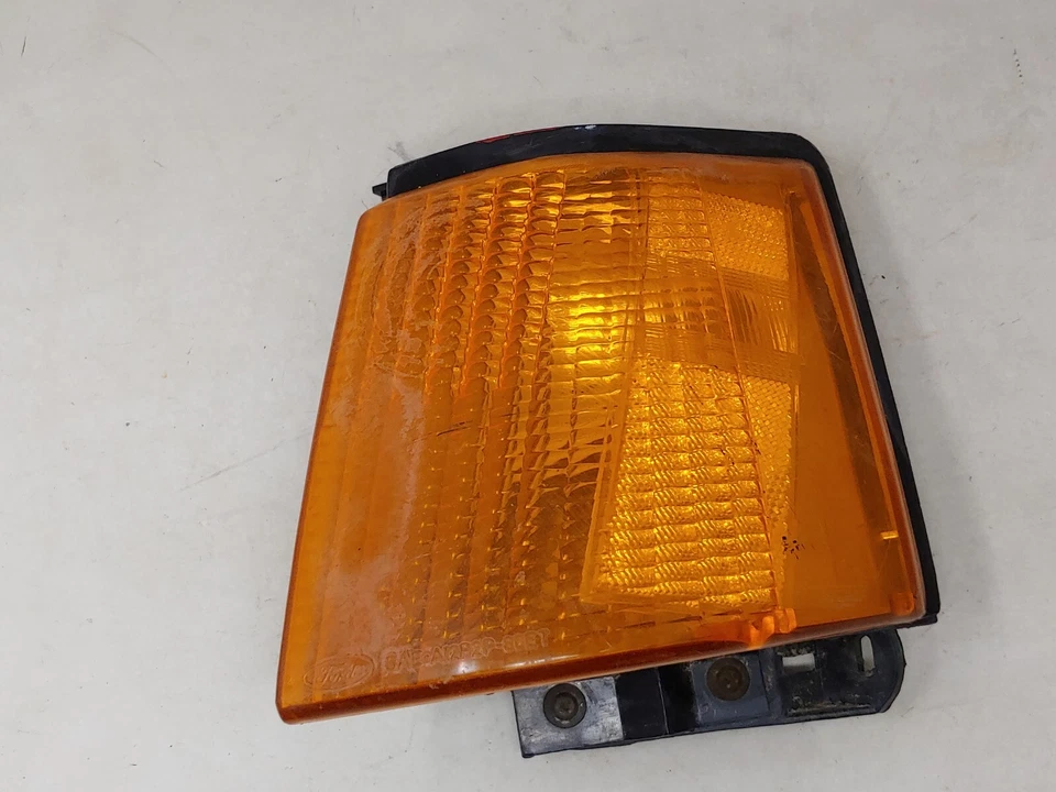 Luz de estacionamiento del lado izquierdo del conductor intermitente lámpara 1985-90 Ford Escort OEM Foto 2 de 4