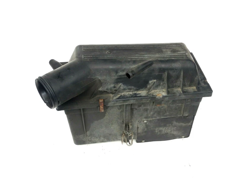 Jeep Wrangler YJ 91-95 2.5 4 Cylinder Air Cleaner Filter Box Base Tube Assembly - Image 4 of 4