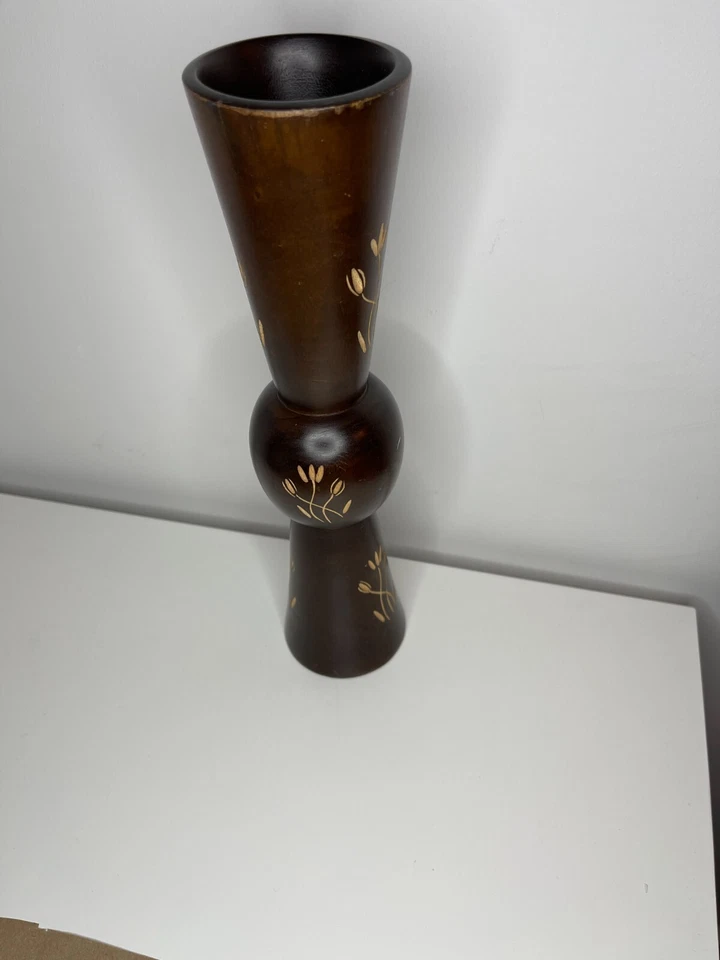 Jarrón tallado en madera de mango - Patrones florales Foto 3 de 4