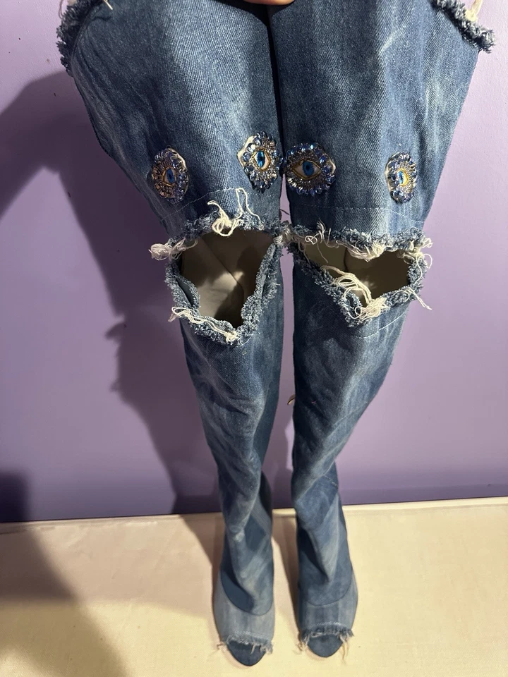 Botas hasta el muslo de mezclilla personalizadas únicas en su tipo - Evil Eye adornadas Foto 4 de 4