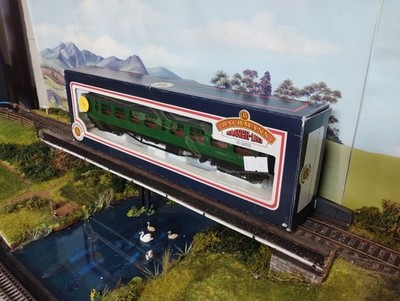 Bachmann (OO) 63' Bullied Corridor in Malachite Green 'S127S'.