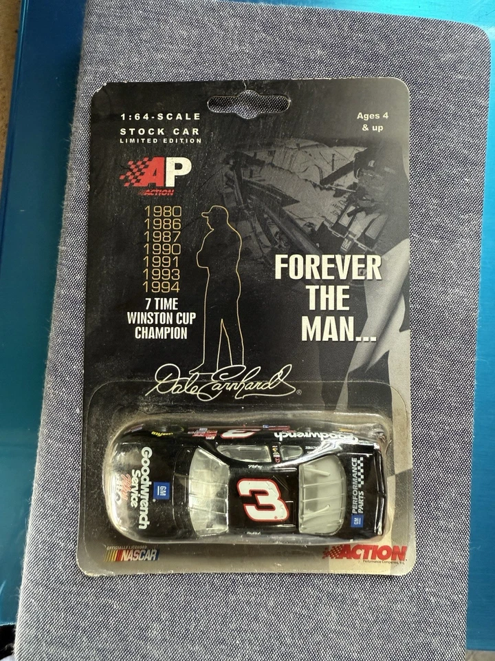 NASCAR ACTION Escala 1:64 Stock Car Forever the Man... Dale Earnhardt  Foto 3 de 4