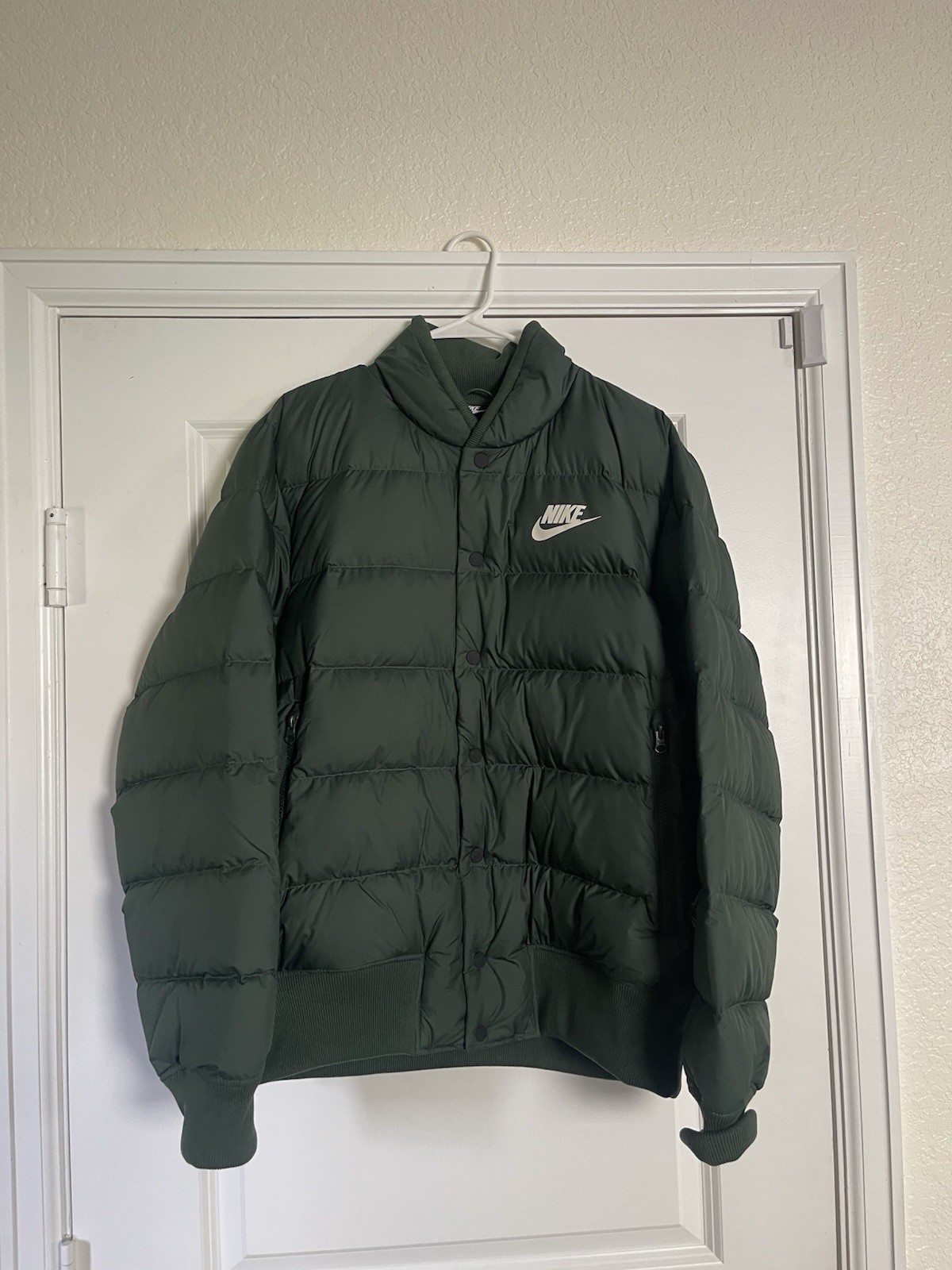SACAI X NIKE Giubbotto uomo Nike verde puffer taglia large chiusura a scatto