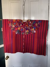 Vintage Huipil feines Beispiel traditioneller Stickerei aus Sumpango