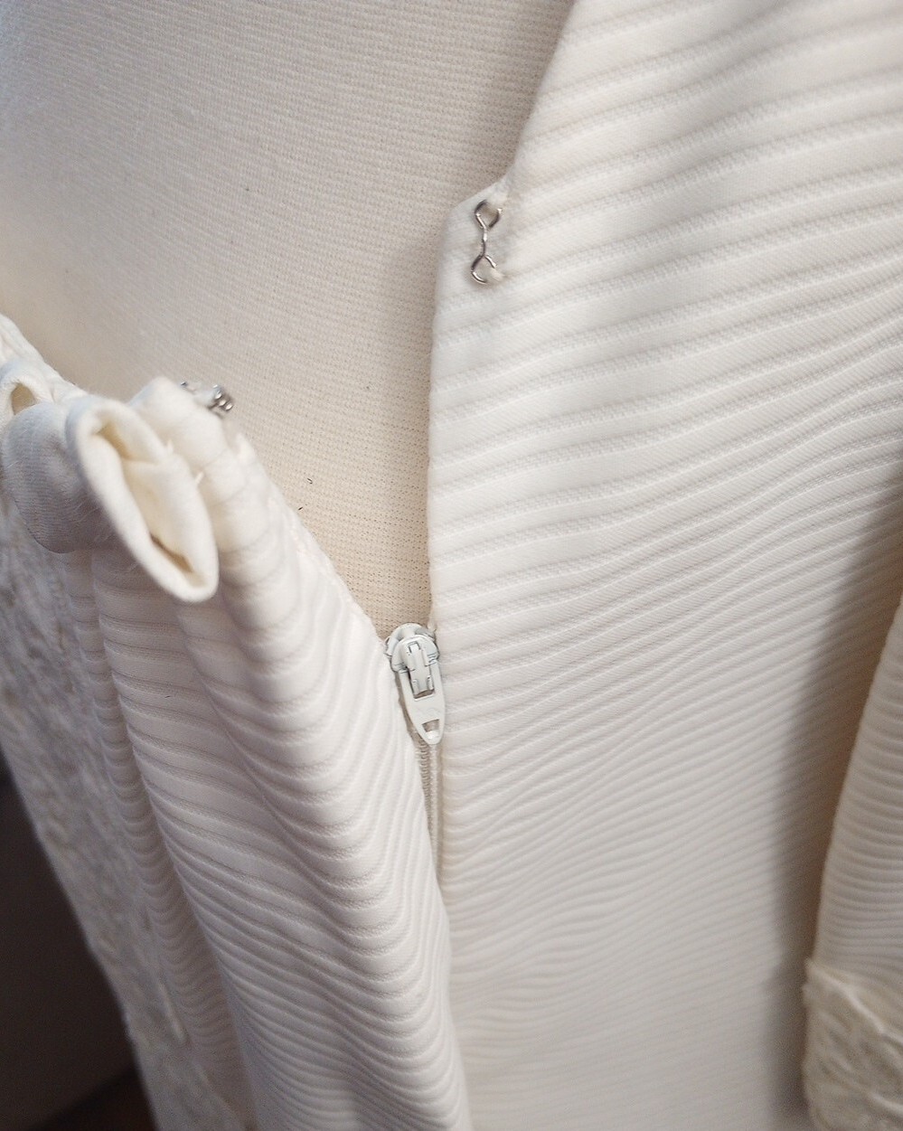 LORRIE DEB Wedding Dress Womens 13 Vintage 1960's White Bow Lace Gown