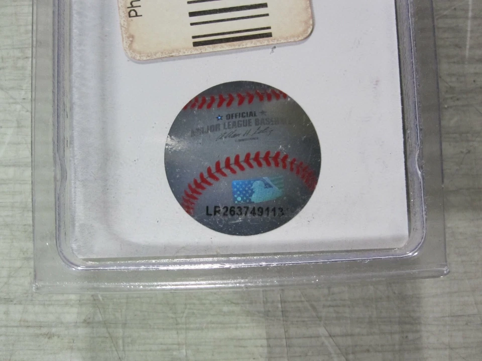 Genuine Philadelphia Phillies Citizens Bank Park Bronze MLB Keychain - NEW - Image 4 of 4