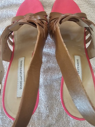 Diane Von Furstenberg Tan Clear Taite Acrylic Lucite Heels Hot Pink Trim. Size 8 - Picture 2 of 14