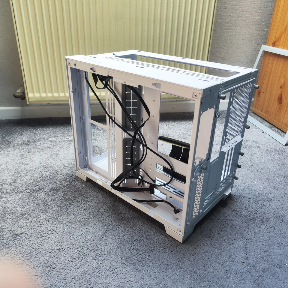 Lian Li O11 Dynamic Mini / SNOW EDITION Inklusive SFX Netzteil mit 800 Watt - Bild 4 von 4