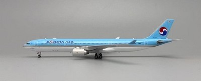 Korean Air Airbus A330-300 HL7701 1/400 scale desk model NEW Phoenix Models