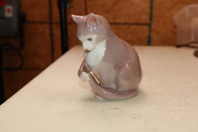 Vintage Bing & Grondahl B&G Copenhagen #1553 Kitty Cat Playing w