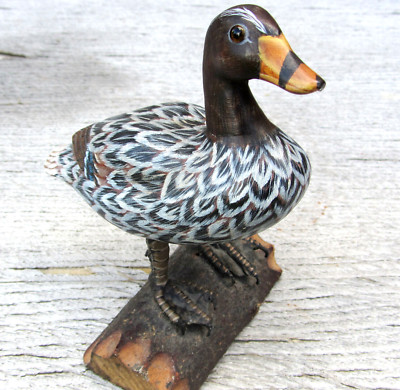Ente Figur Glasaugen, gut bemaltes Holz, papierumwickelte Drahtfüße; süße Optik