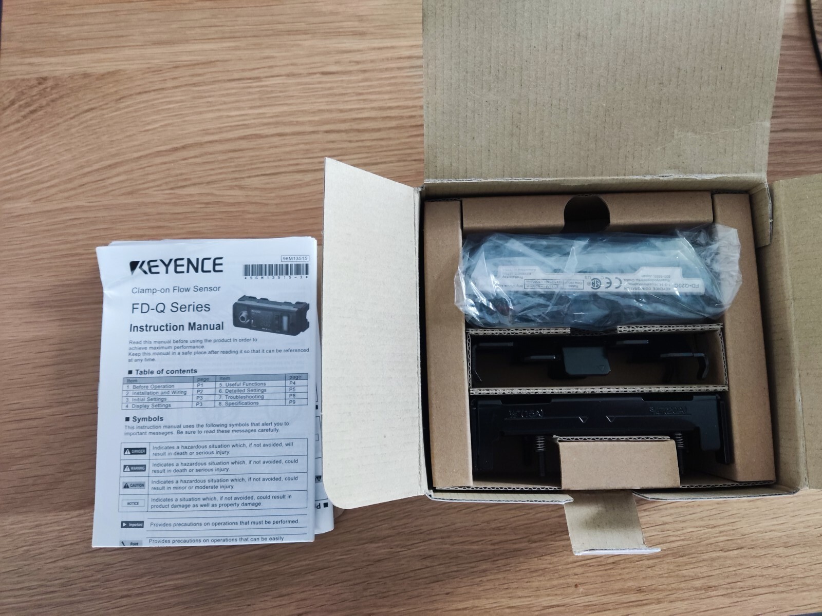 Débitmètre Keyence FD-Q20C boîtier compact IP67 avec affichage digital pour fluides