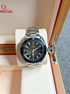 Omega Planet Ocean 215.33.44.21.01.001 / 215.30.44.21.01.001 - DEC 2025 full set - Image 1 of 4