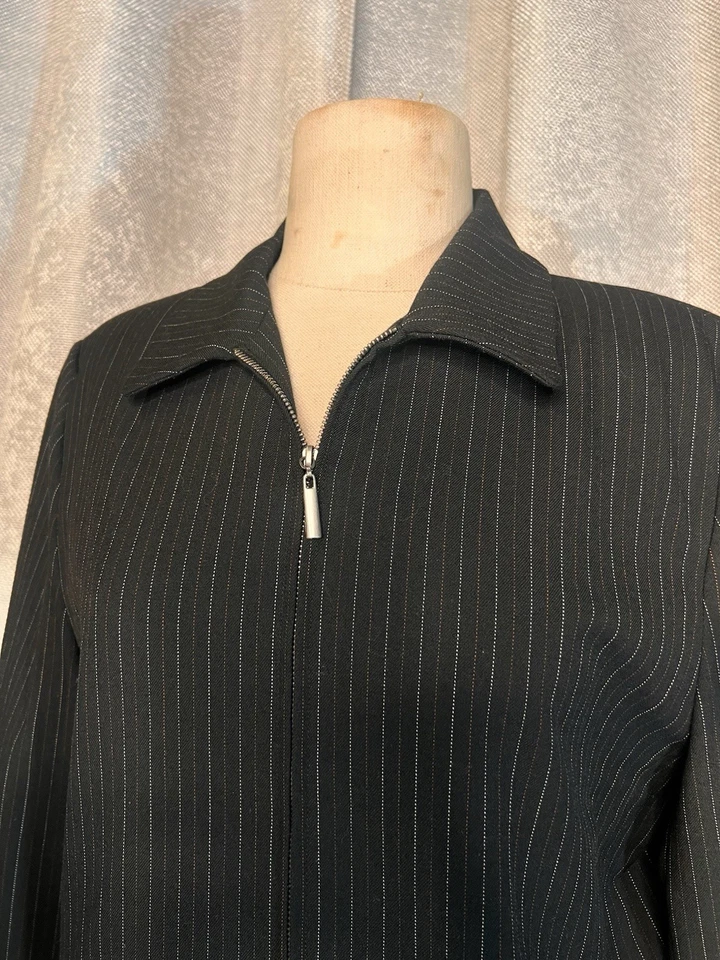 NUEVO CON ETIQUETAS Rafaella Chaqueta Elástica a Rayas Blazer Traje Top Azul Venta al por menor $74 Para mujeres 6 Foto 2 de 4
