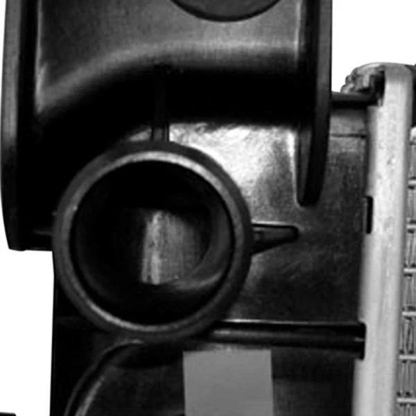 For Chevy Silverado 1500 2003-2013 TYC 2423 Engine Coolant Radiator — 第 3/4 张图片