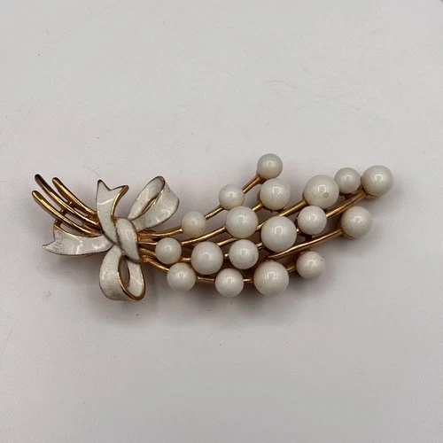 VTG 60s Crown Trifari White Bead Floral Spray Brooch Gold Tone Jewelry