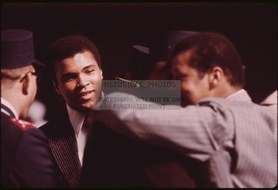 MUHAMMAD ALI ATTENDING SERVICE ELIJAH MUHAMMAD CHICAGO 13X19 PHOTO