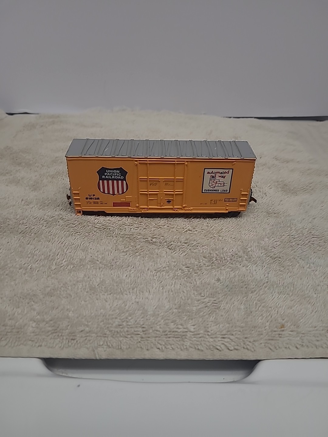 Bachmann HO Scale 40' Union Pacific Excess Height UP 518125 Railroad Box Car