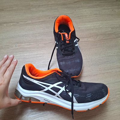 ASICS Gel Pulse 11 GEL Herren Running Sneaker EU 45 Schwarz/Orange/Weiß