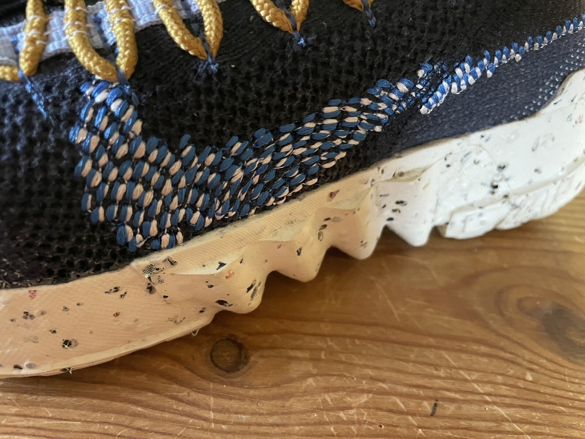 Nike Space Hippie 01 in the Obsidian/Signal Blue Nike Sneaker Space Hippie 01 - Obsidian/Signal Blue/Psychic  main image 4