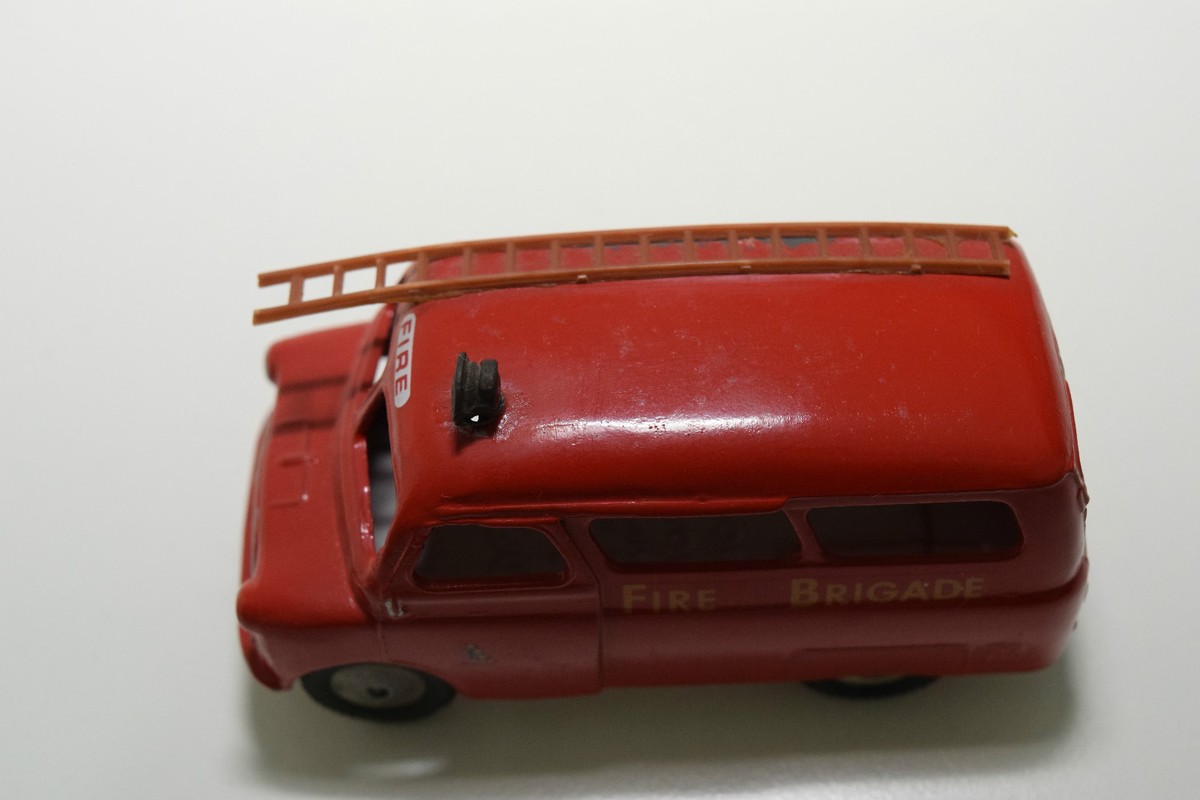 ミニカー CORGI TOYS 423 BEDFORD FIRE TENDER CORGI TOYS 423 BEDFORD FIRE TENDER VAN NEAR MINT CONDITION