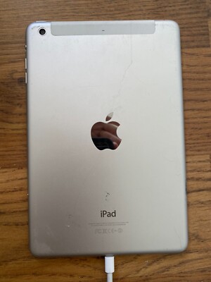 Apple Silver mini iPad Model A1490 Broken Screen & Non Functional