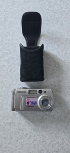 Samsung digital camera Digimax 420 Compact Camera 4.0 Mpix and case
