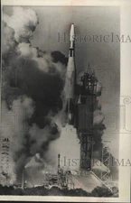1962 Press Photo Atlas Agena B rocket mid-launch carries Ranger 3 spacecraft, FL