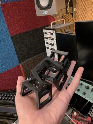 Füße für Native Instruments Maschine MK3; gleiche Höhe wie Komplete Kontrol MK2