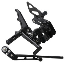 PEDANE ARRETRATE REGOLABILI CNC SUZUKI GSXR 600/750 06 07 08 09 10 IN ERGAL NERO