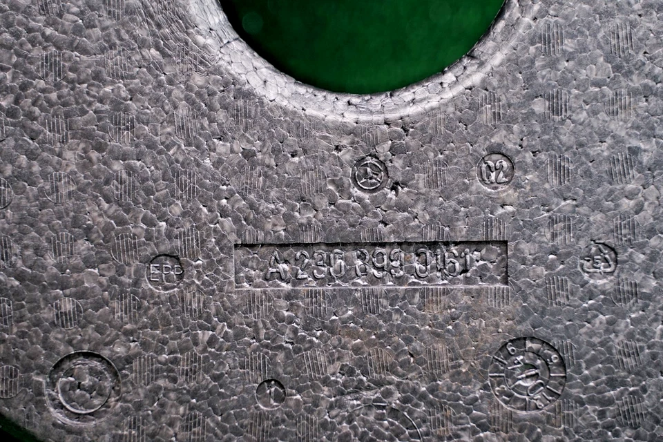 03-12 MERCEDES-BENZ R230 SL500 TRUNK SPARE TIRE 空气压缩机 FOAM HOLDER 原始设备制造商 — 第 3/4 张图片