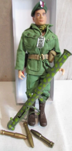 1960's Hasbro Playset  original GI JOE Green Beret Army Soldier Bazooka Japan