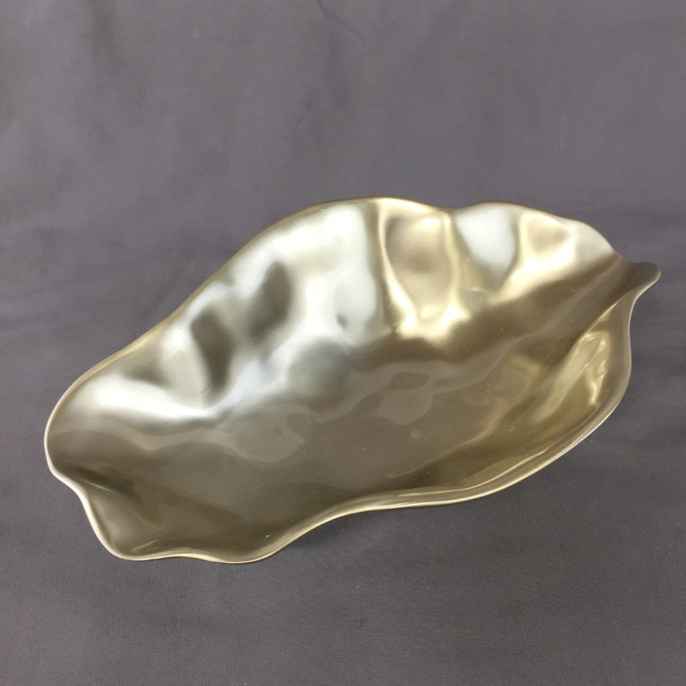 Современная металлическая чаша/ложка Beatriz Ball Sierra с золотой отделкой Maia овальная произвольной формы - Изображение 2 из 4