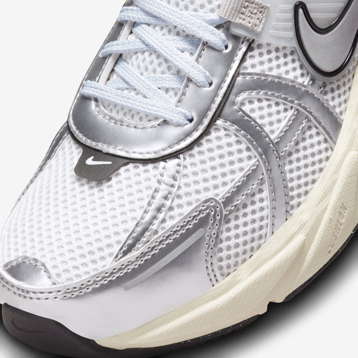 Nike Wmns V2K Run White Metallic Silver Tint 2colors FD0736