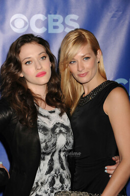 Foto Kat Dennings & Beth Behrs aus ''2 Brooke Girls'' Format 10x15cm glanz #438