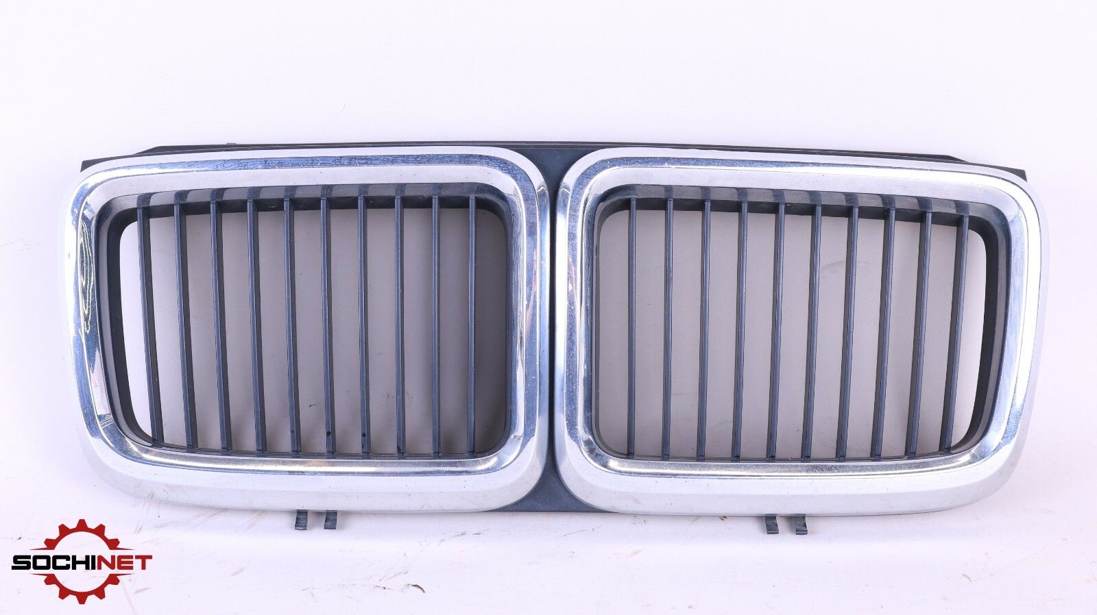 1988 - 1994 BMW E32 7-series OEM Front Grille Assembly 1964863 for  