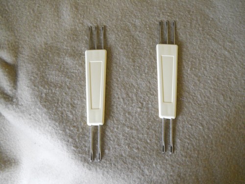 TWO BOND CLASSIC KNITTING MACHINE TRANSFER TOOLS TWO AND THREE PRONG ENDS - Picture 4 of 4