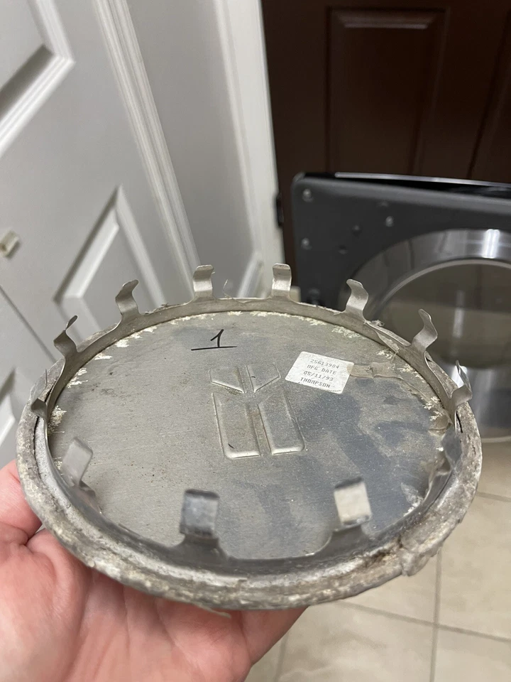 Tapacubos Oldsmobile 1993-1995 88 mecanizado 25613984 OEM Qt. 1 Foto 4 de 4