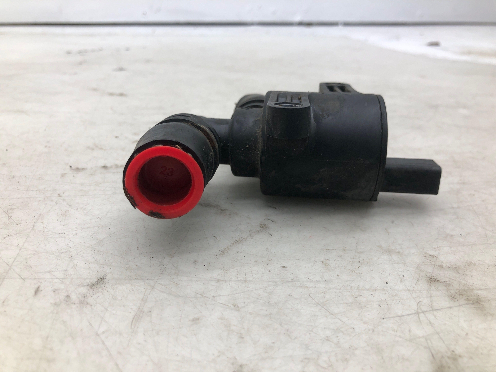 2016-2020 BENTLEY BENTATGA HEATER CONTROL COOLANT SOLENOID VALVE 4H0121671D