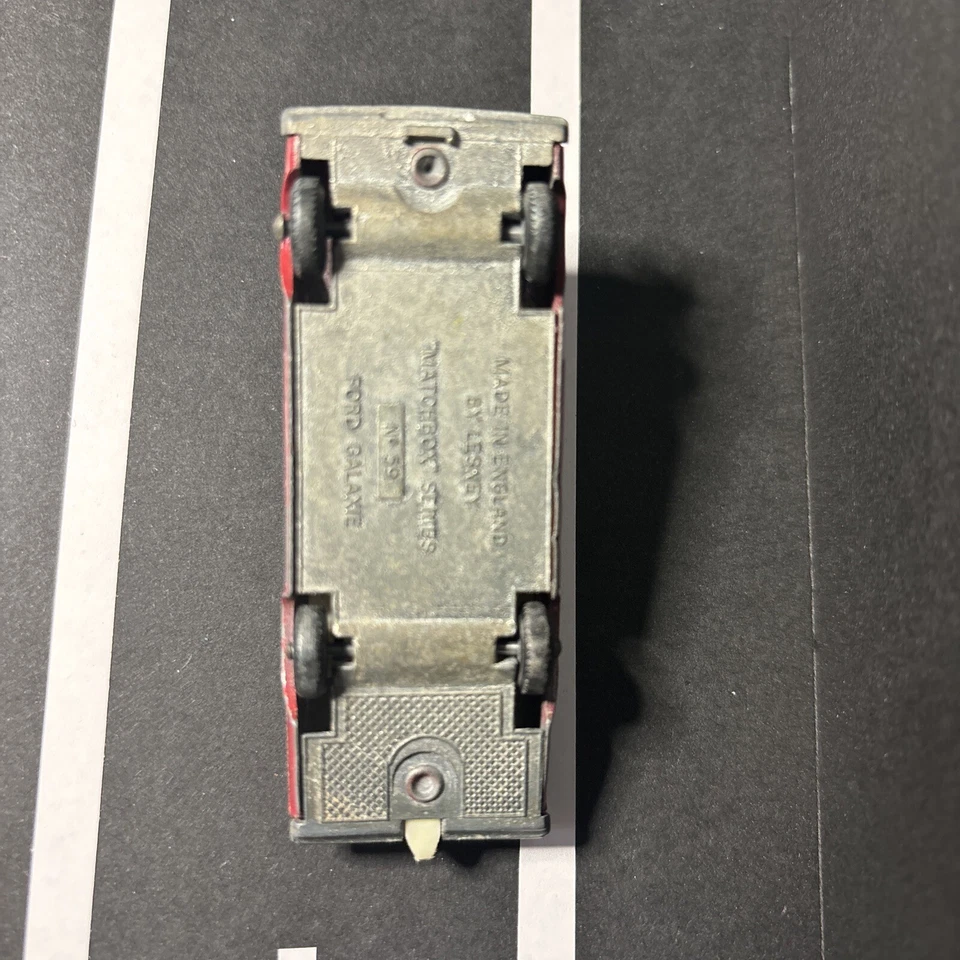 Красный автомобиль Lesney Matchbox 59 c1 Ford Galaxie Fire Chief с наклейками - Изображение 4 из 4