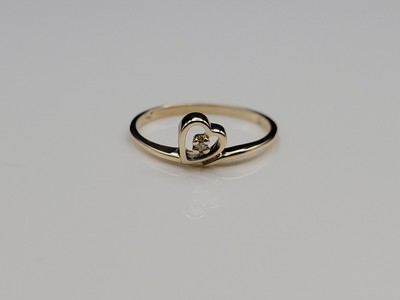10k Yellow Gold Small Fine Heart Wirh Diamond Ladies Ring Size 6.5