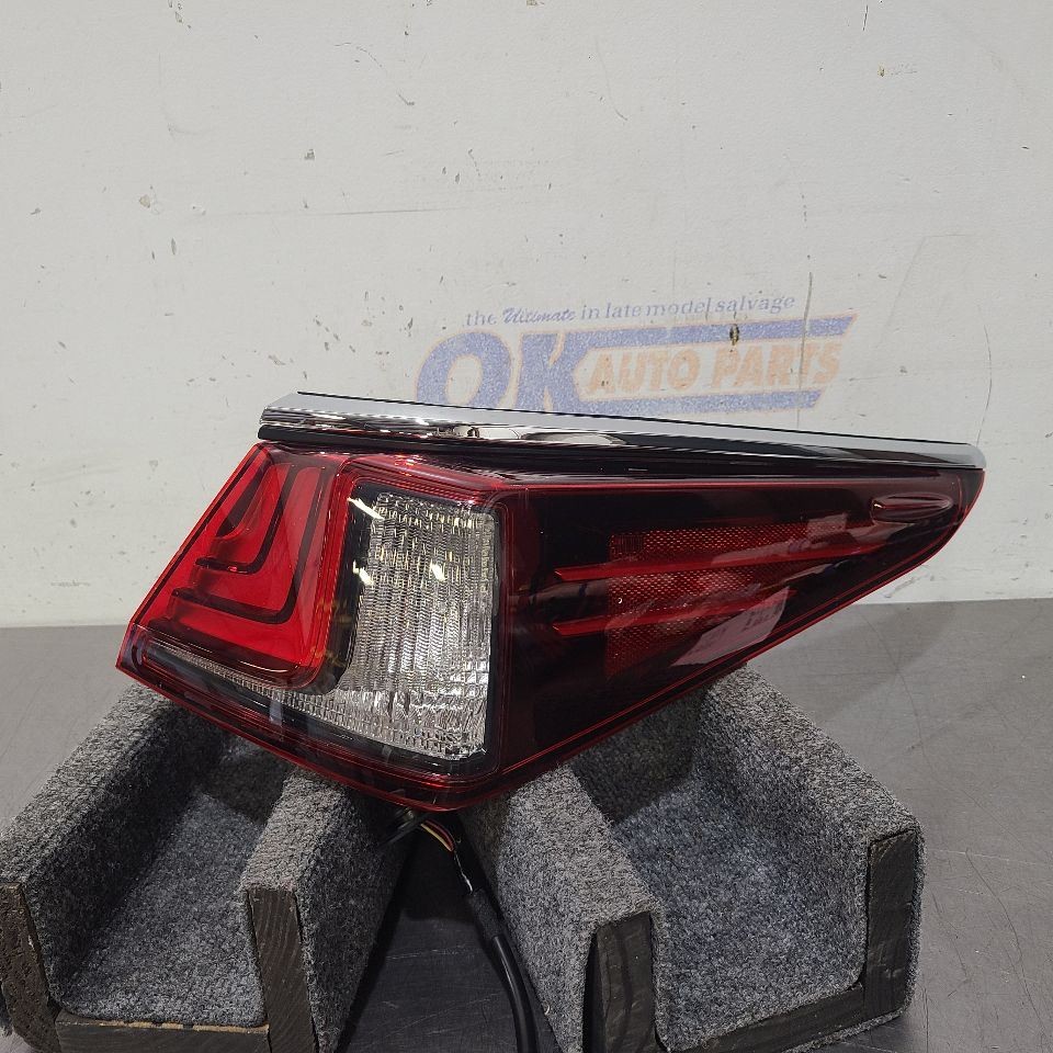 19 2019 LEXUS ES350 QUARTER PANEL MOUNTED TAIL LIGHT LAMP RIGHT PASSENGER