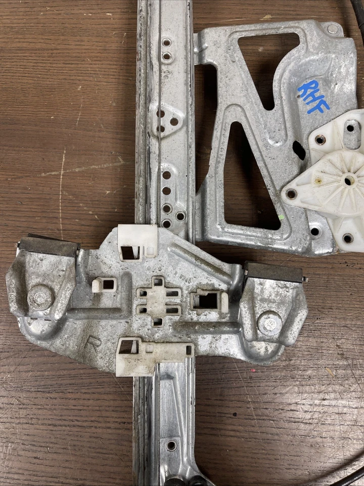 Cadillac DTS 2006-20011 regulador de ventana delantera derecha OEM Foto 2 de 4